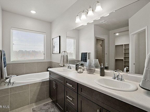 4th image of 920 Indigo Sky St