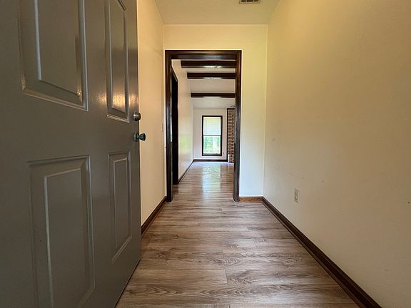 4th image of 458 Harrison Dr