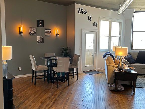 Livingroom/Dining room 