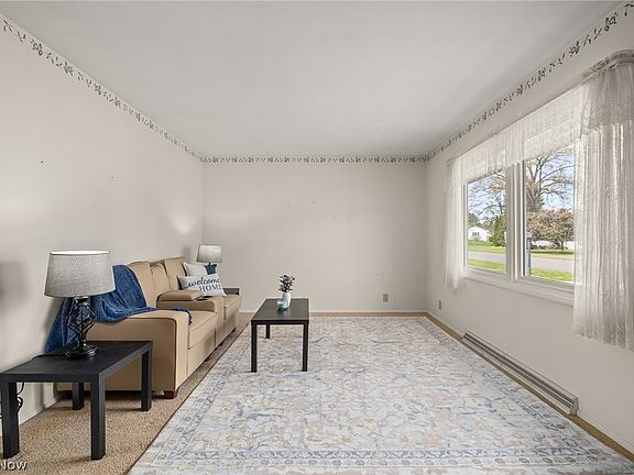 3rd image of 921 Duff Dr