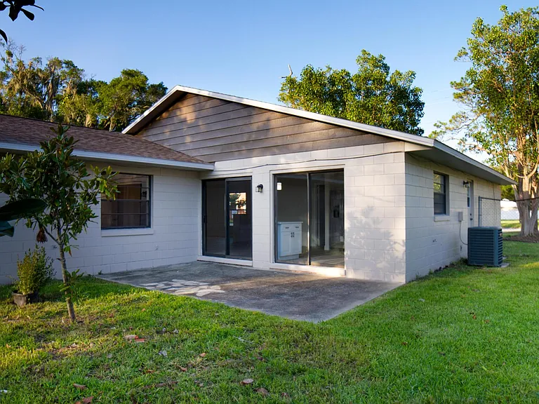 1702 Sanford Ave — Photo 14