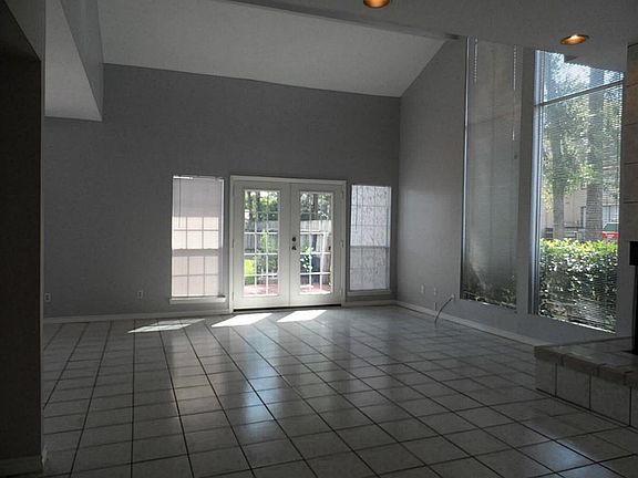 4th image of 3918 Lakewood Dr