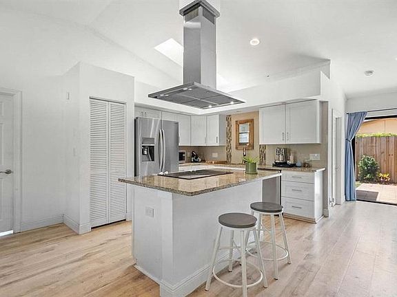 4th image of 506 Heron Dr