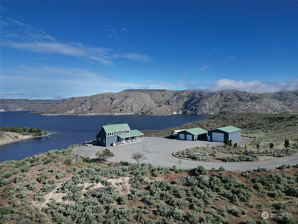 Welcome home to your one of a kind property perect for full time or vacation home>