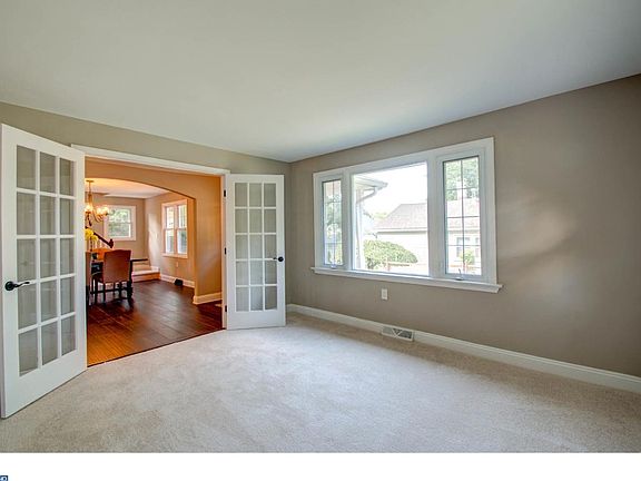 5th image of 6 Willow Ln