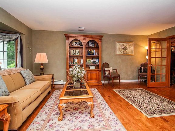 4th image of 46 Alice Ln