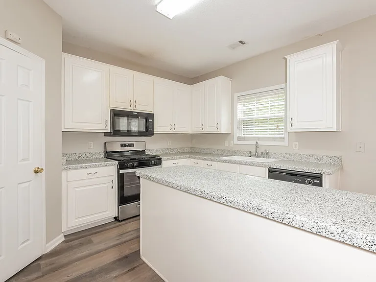 2083 Reserve Pkwy — Photo 9