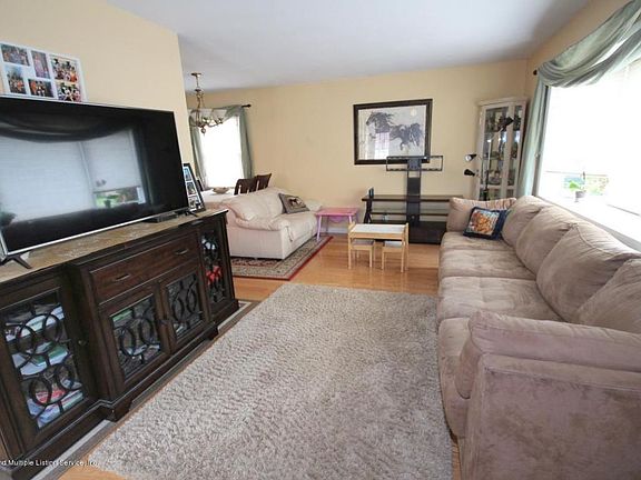 3rd image of 170 Lyndale Ave