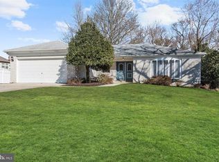 7 Hyde Park Ct, Mount Laurel, NJ 08054