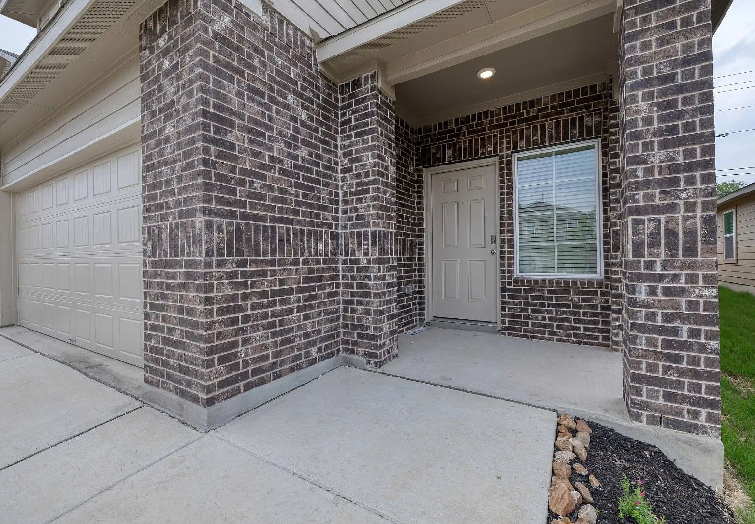 3 bed, 2.5 bath, 1796 sqft, $1,699 — Photo 3