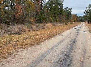 Porcelain Ln, Maxton, NC 28364