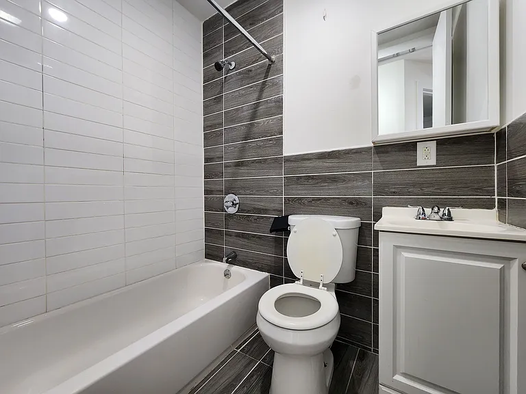 640 Kosciuszko St #2L — Photo 20