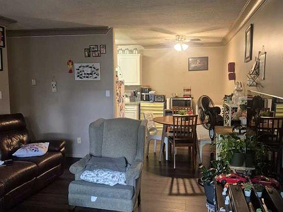 5th image of 4732 S 54th St #401