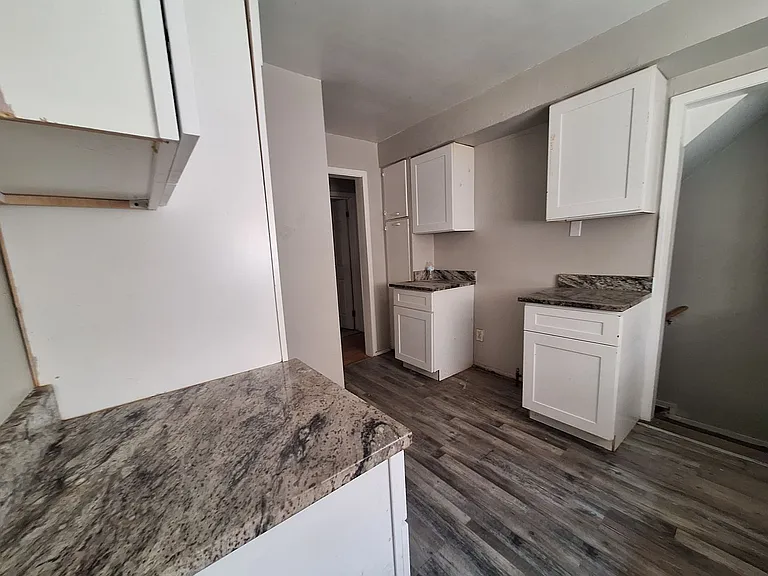 14510 Greenview Rd — Photo 5