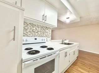 17821 Sherman Way #12A, Reseda, CA 91335