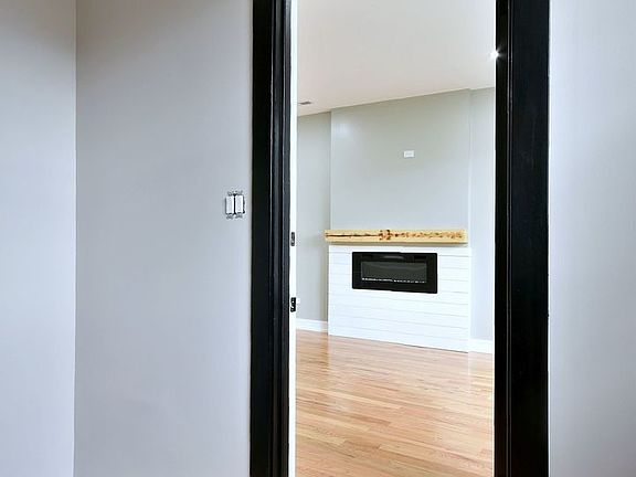 3rd image of 4944 W Berenice Ave