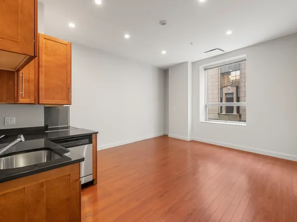 1 Charles St S #212, Boston, MA 02116