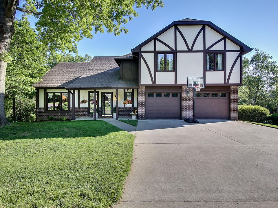 1st image of 815 Canterbury Dr