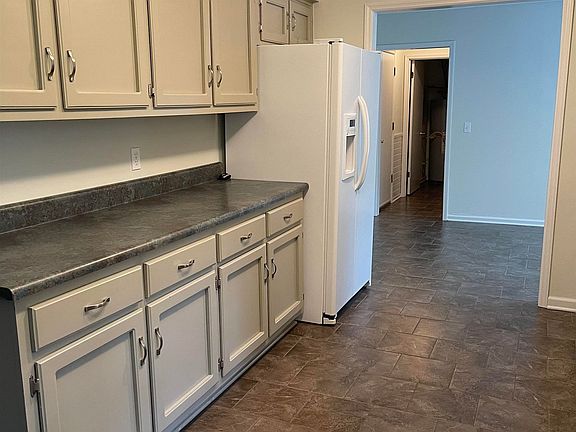 5th image of 220 Shadowood Ln