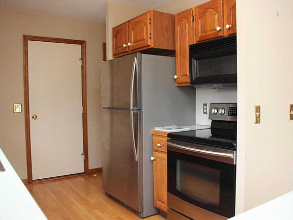 5th image of 6111 Pebble Dr #33