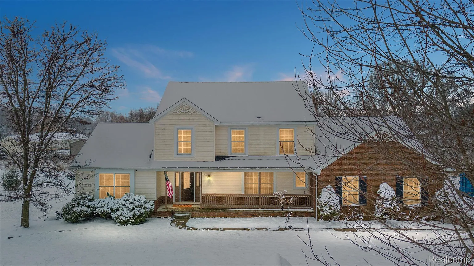 560 Country Meadows Trl photo 1