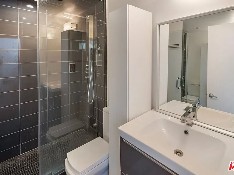 8580 Hillside Ave — Photo 19