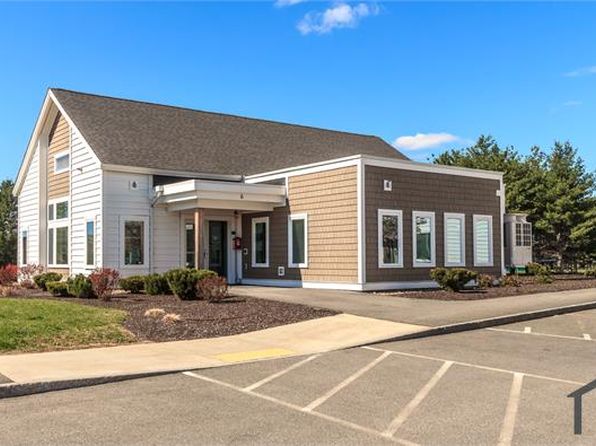11 Dakota Dr #106