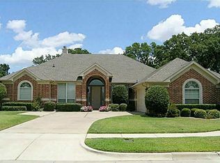 8135 Oak Hollow Dr, Arlington, TX 76001