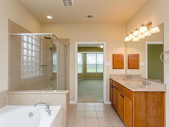 5th image of 18210 Surrey Lake Ln