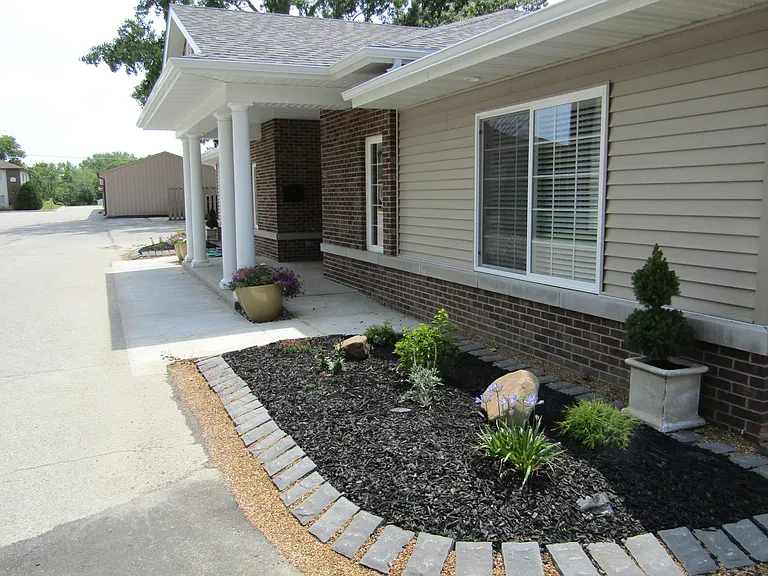 Woodcrest Apartments — Photo 9
