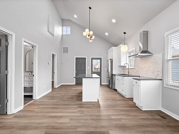 3rd image of 333 Villa Ave