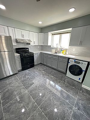 3rd image of 56 Furness Pl #1R