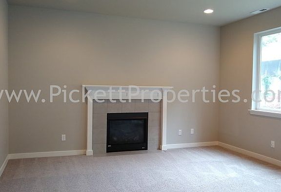 5th image of 789 Freedom Ct SE