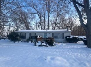 33320 Ridenour Dr, Dowagiac, MI 49047