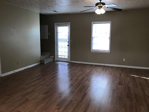 2nd image of 104 Hampton Square Dr