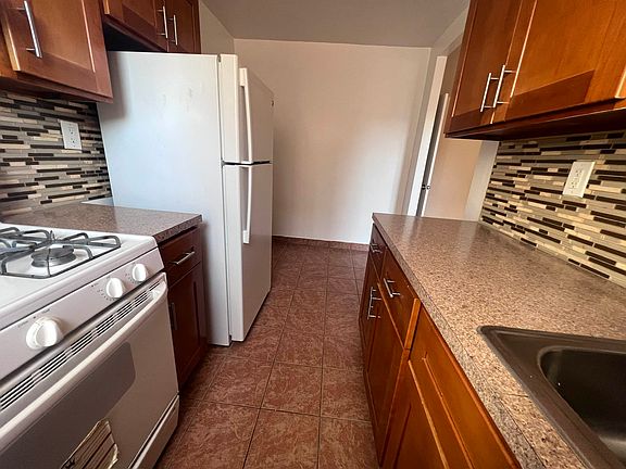 2nd image of 143-36 Barclay Ave #5M
