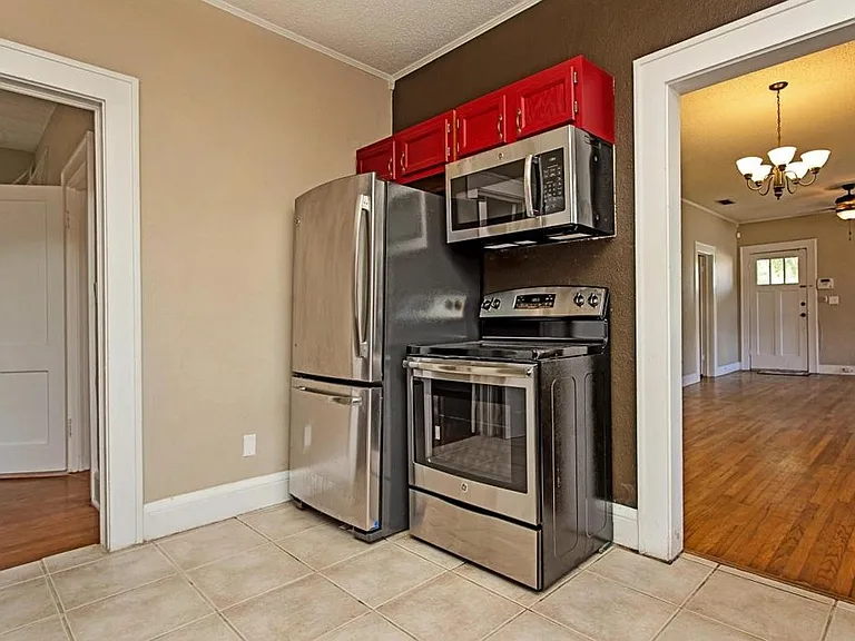 1211 Hollywood Ave — Photo 10
