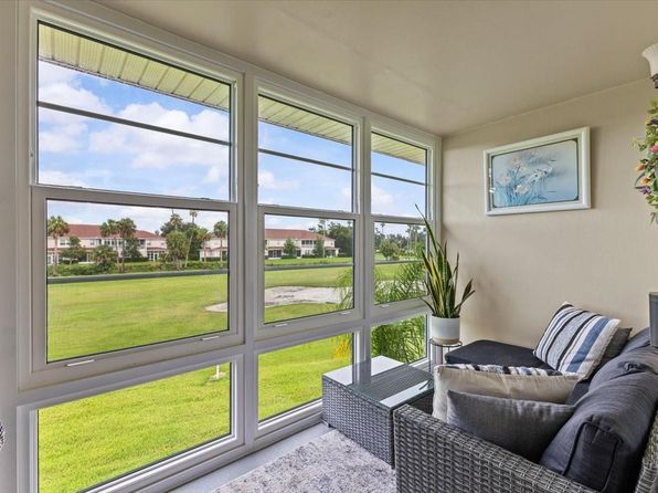 3 Vista Palm Ln