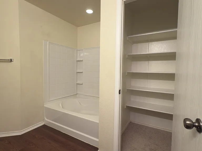 4105 Kings Canyon Dr — Photo 23