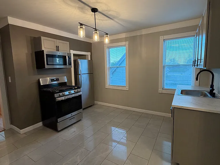 128 Flint St #3 — Photo 5