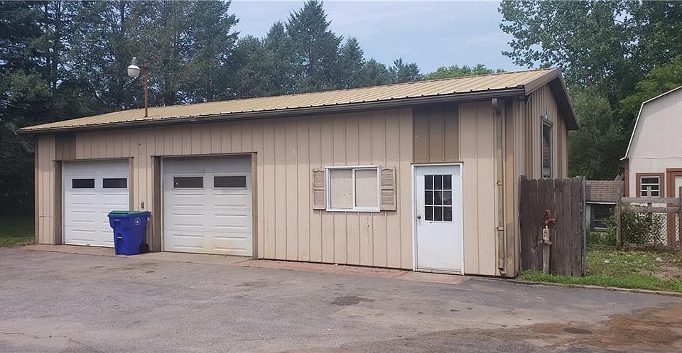 2nd image of 17057 Ridge Rd
