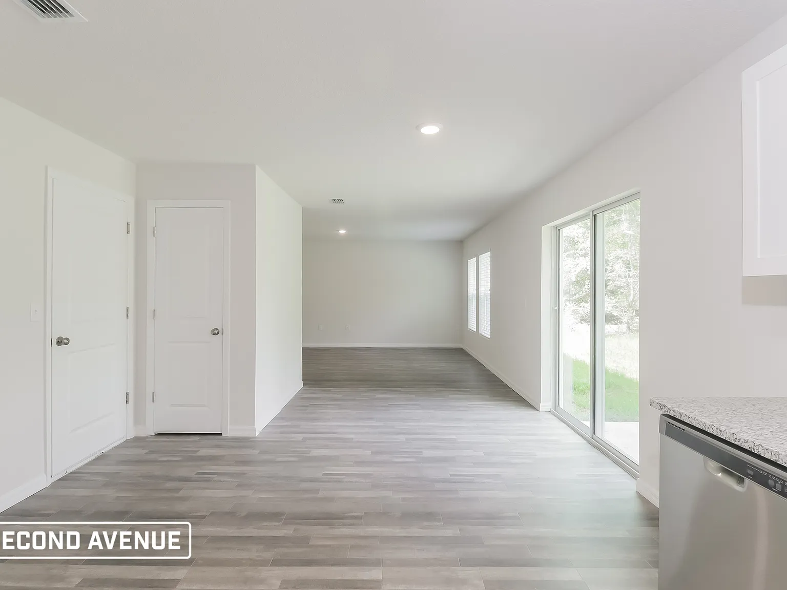 4 bed, 2.5 bath, 2054 sqft, $1,695 — Photo 4
