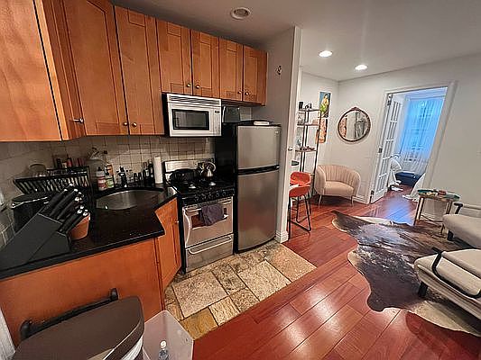 1st image of 132 Orchard St APT 11