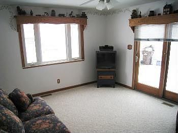 5th image of 29664 Rosslyn Ave
