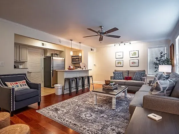 3 bed, 1264 sqft, $2,500 — Photo 1