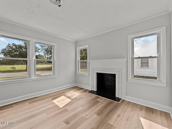 5th image of 109 N Thompson Street