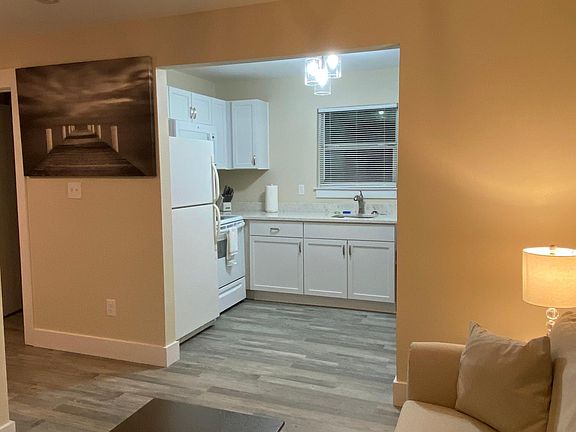 5th image of 3824 N 10th Ave APT A