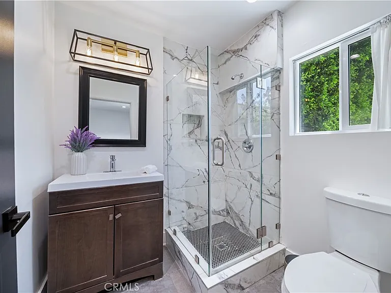 5143 Newcastle Ave — Photo 25