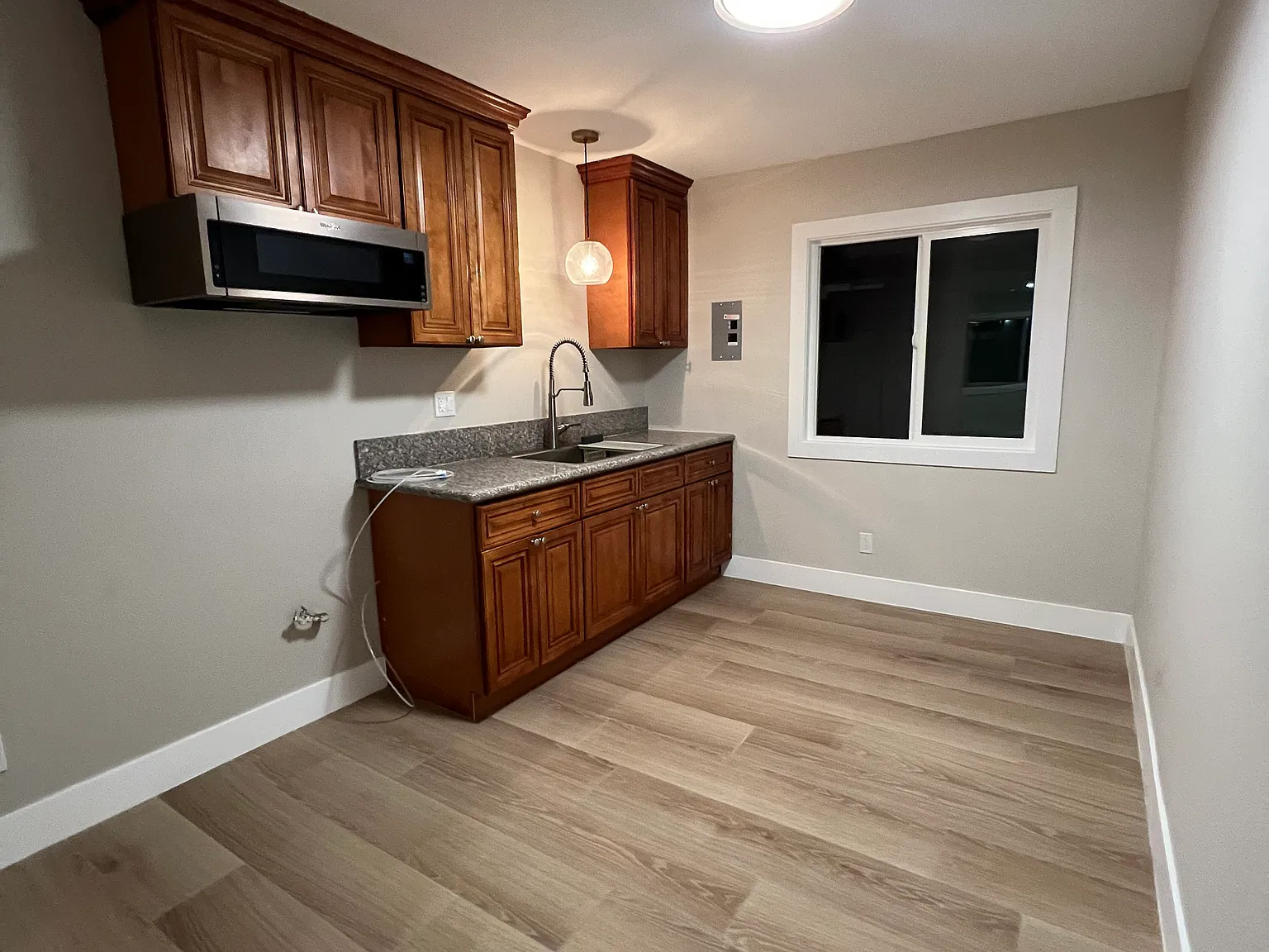 2 bed, 750 sqft, $2,500 — Photo 2