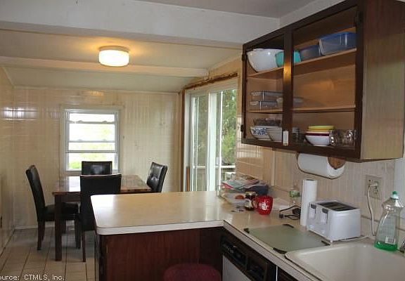 4th image of 15 Cadwell Pl